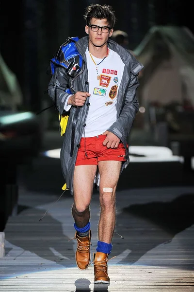 Look 32